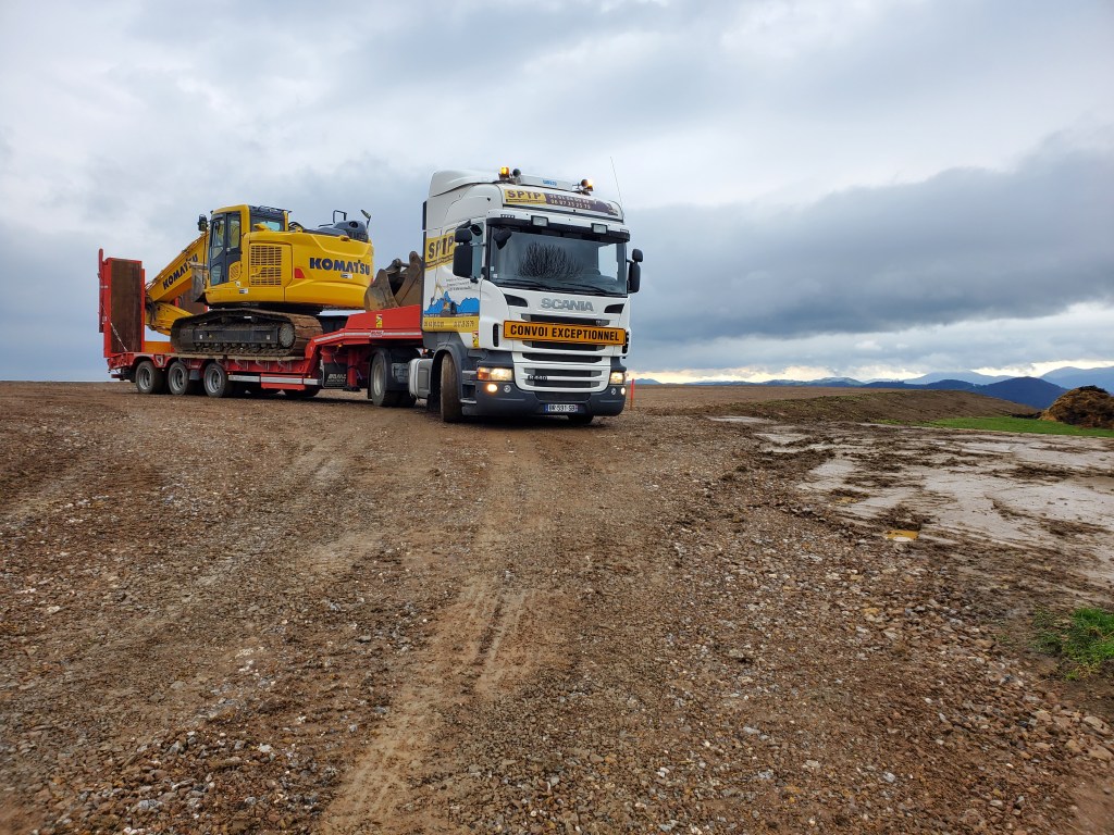 SENTENAC Patrick / SPTP / Sentenac Patrick Travaux Publics / Porte engin + pelle / transfert / pelle mécanique
Travaux publics / TP